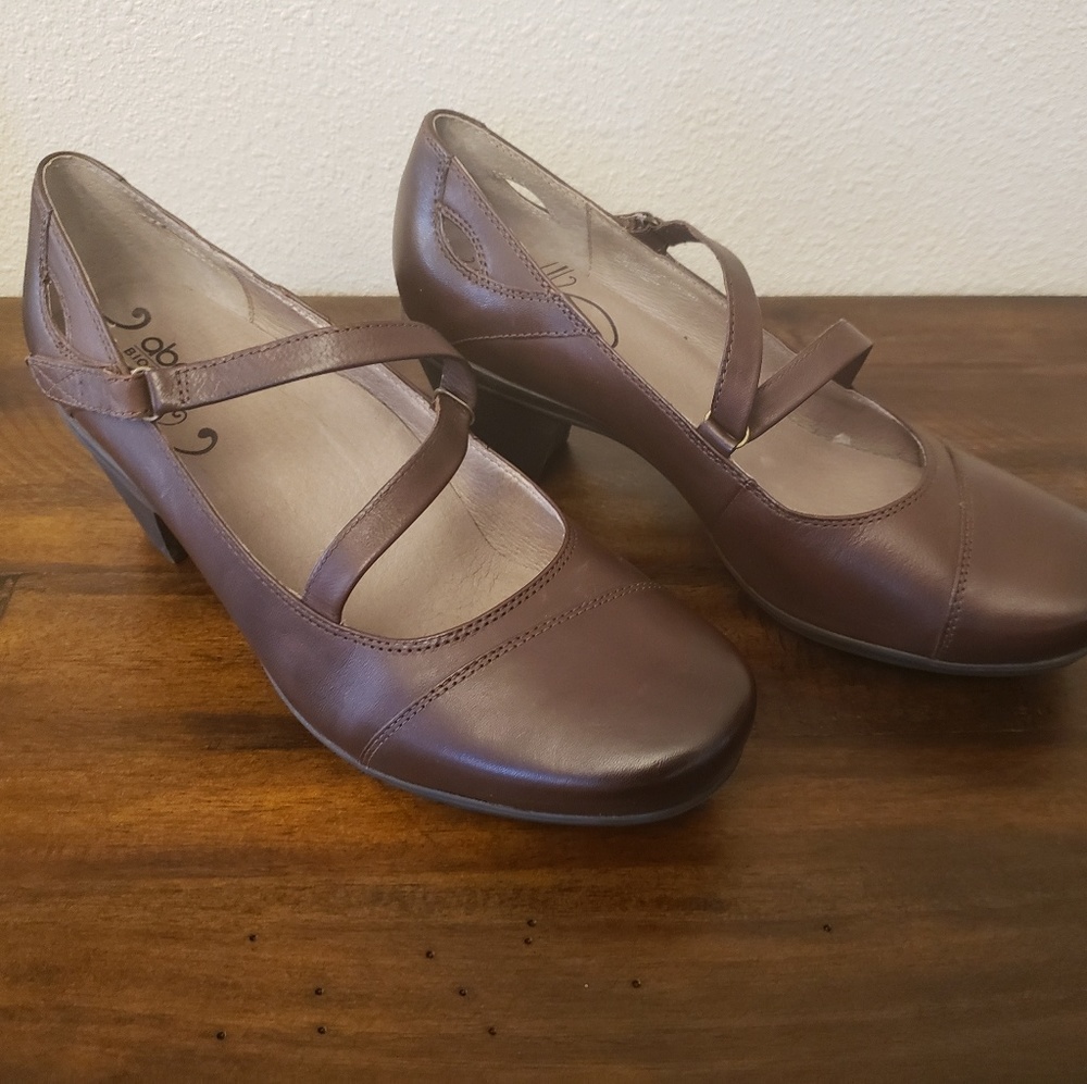 Abeo Rita - Picture 2 of 3